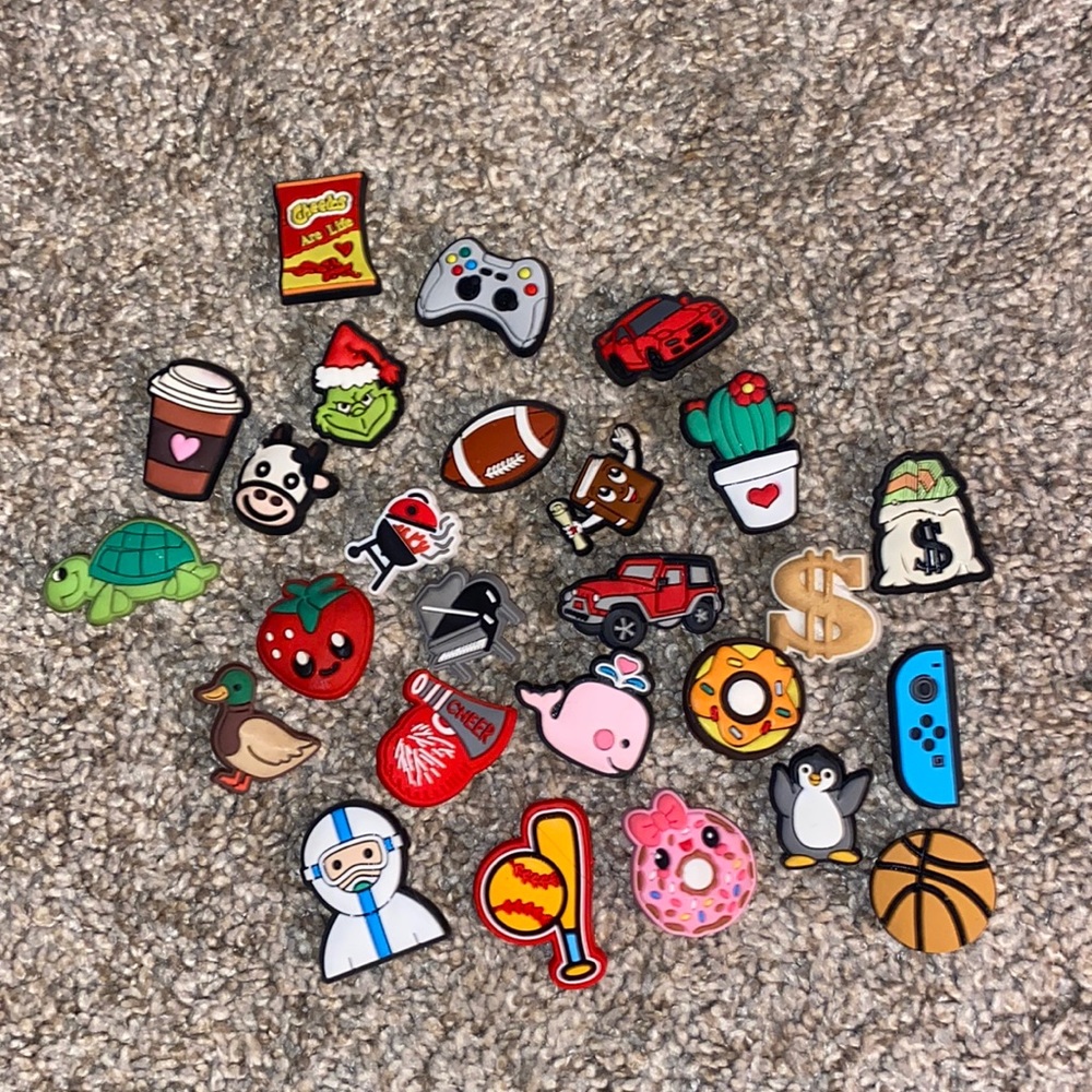 27 croc charms